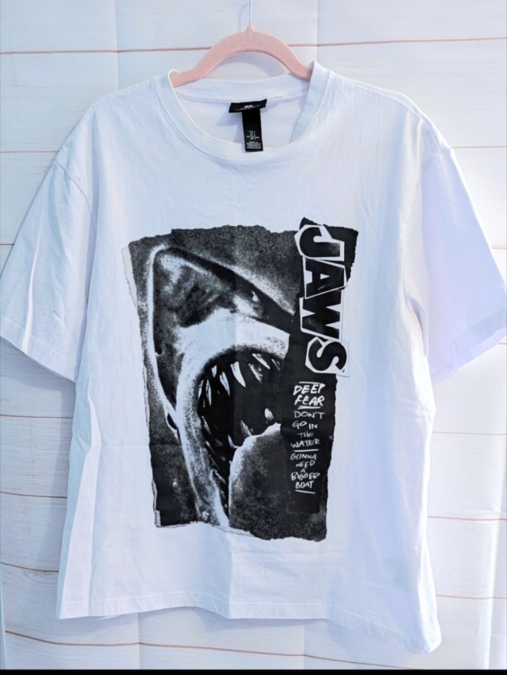 Nwot H&M Thick  White Tee with Black  JAWS Movie 🦈🦈🦈 Graphic Logo Size Large